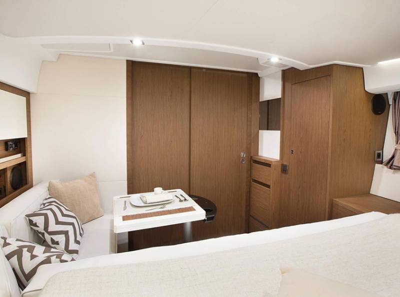 LOCATION VEDETTE LEADER 36 