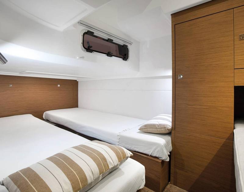 LOCATION VEDETTE LEADER 36 