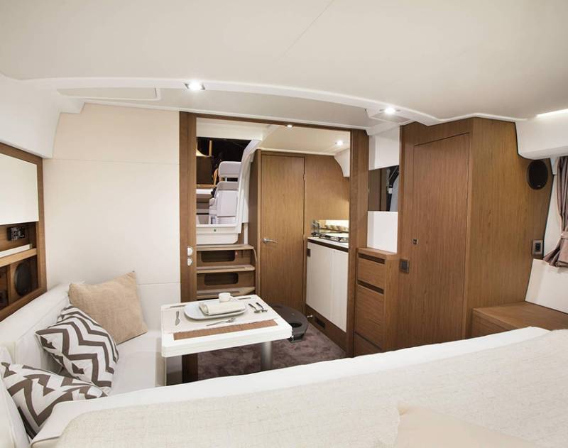 LOCATION VEDETTE LEADER 36 