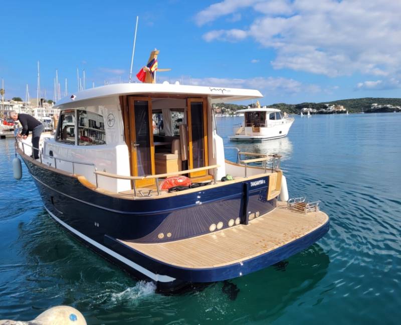 LOCATION VEDETTE MENORQUIN 34 à Hyères dans le Var