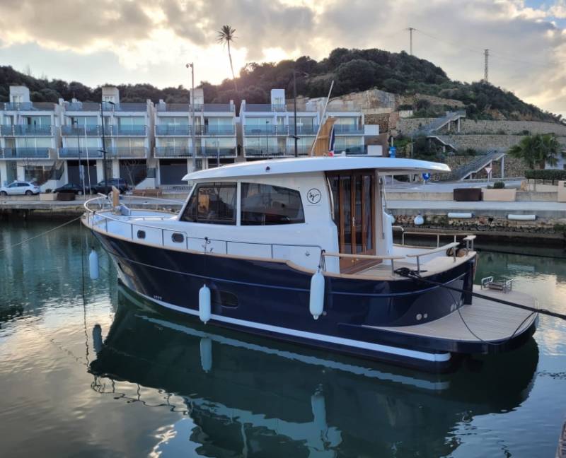 LOCATION VEDETTE MENORQUIN 34 à Hyères dans le Var